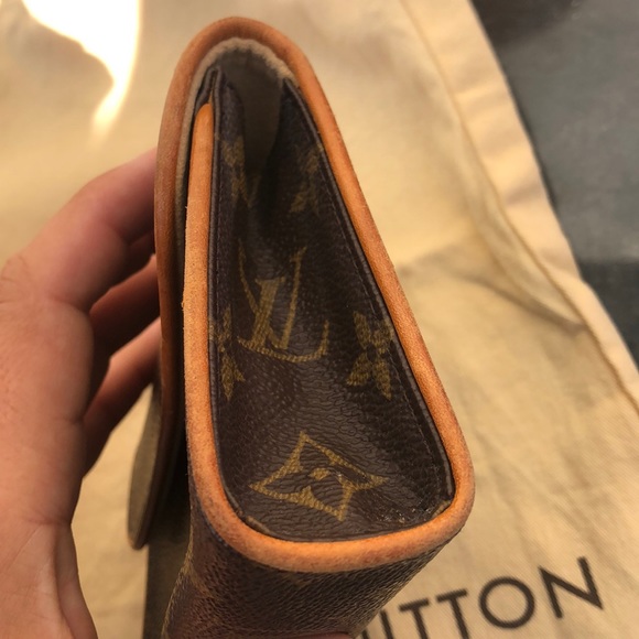 Louis Vuitton Florentine Pouch. ❤️ - Picture 4 of 16
